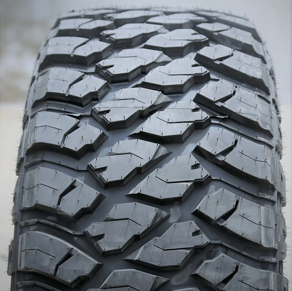 Atlander Roverclaw M/T I  305/70R17 Load E 10 Ply  Mud Tire