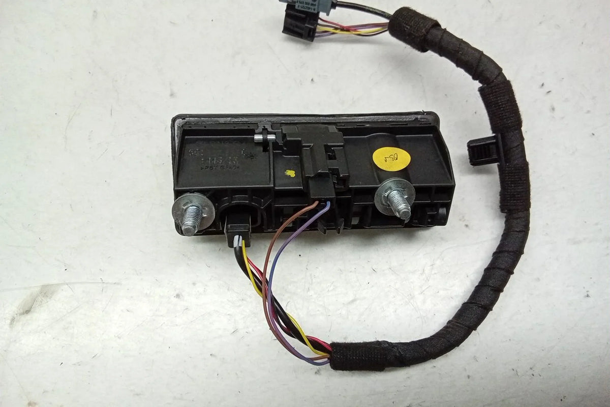 Pre-Owned 16 2016 Volkswagen Passat Decklid Mounted Backup Camera  (Good)